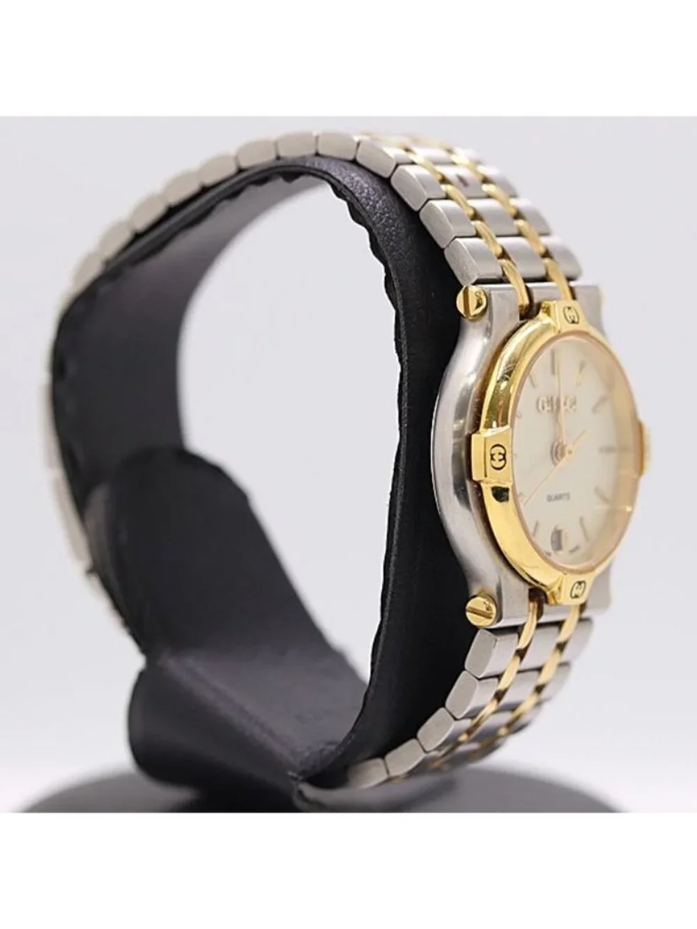 Gucci Quartz Date Ivory Dial Watch